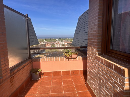 Piso con terraza 3 habitacione