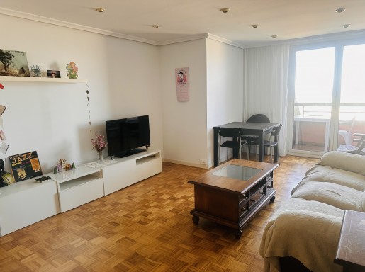 Piso con terraza 3 habitacione