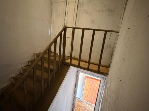 casa de piedra amplia