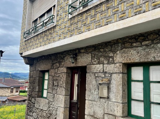 casa de piedra amplia