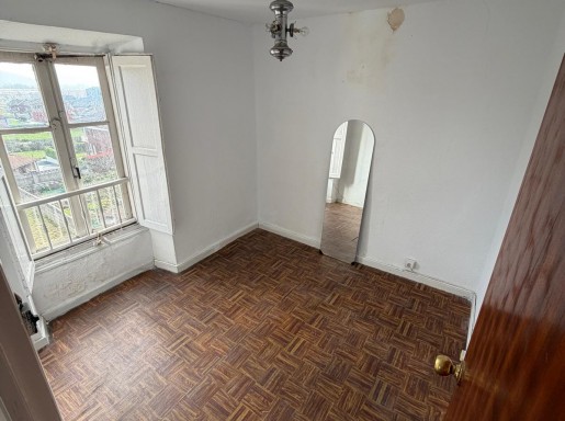 casa de piedra amplia