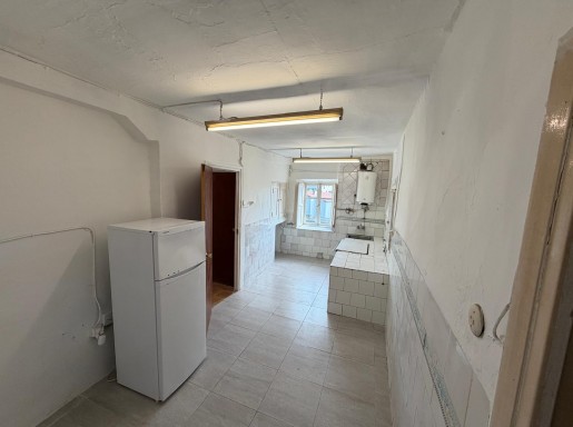 casa de piedra amplia