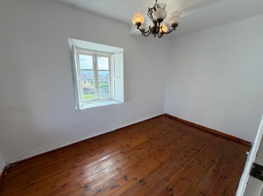 casa de piedra amplia