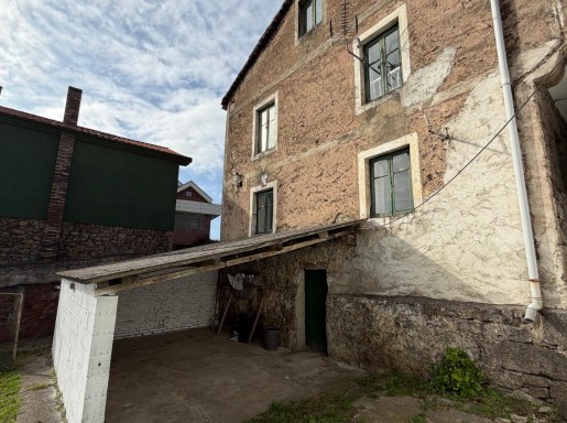 casa de piedra amplia