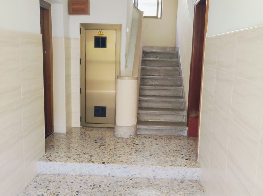 Piso amplio en urbanizacion