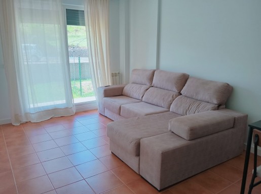 Bajo con jardin, garaje,traste