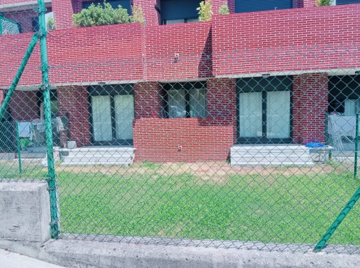 Bajo con jardin, garaje,traste