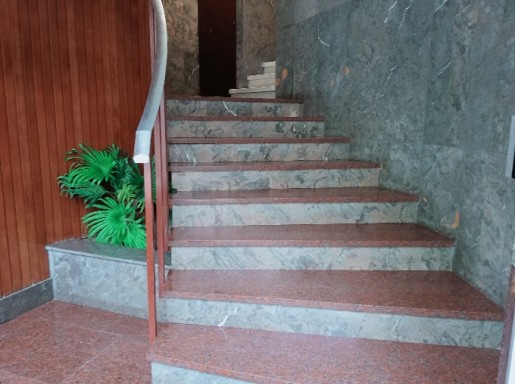 VIVIENDA EN EL CENTRO .