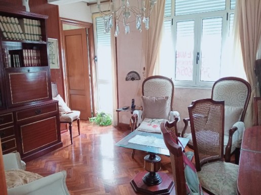 VIVIENDA EN EL CENTRO .