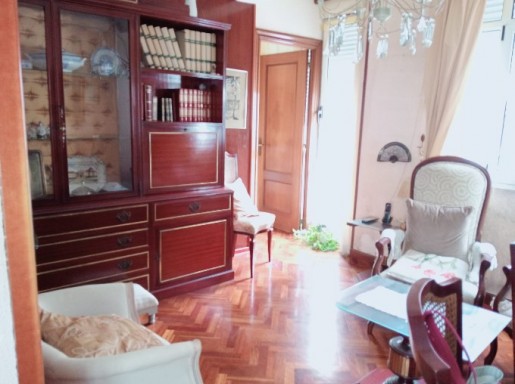VIVIENDA EN EL CENTRO .