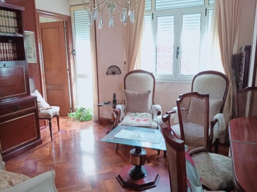 VIVIENDA EN EL CENTRO .