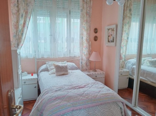 VIVIENDA EN EL CENTRO .