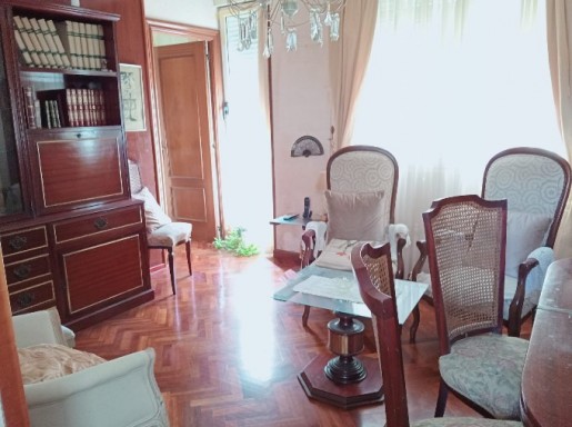 VIVIENDA EN EL CENTRO .