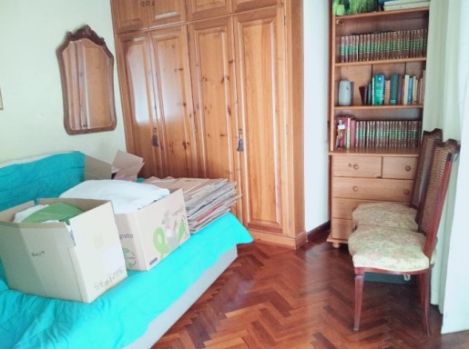 VIVIENDA EN EL CENTRO .