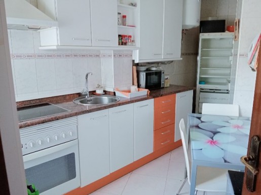 VIVIENDA EN EL CENTRO .