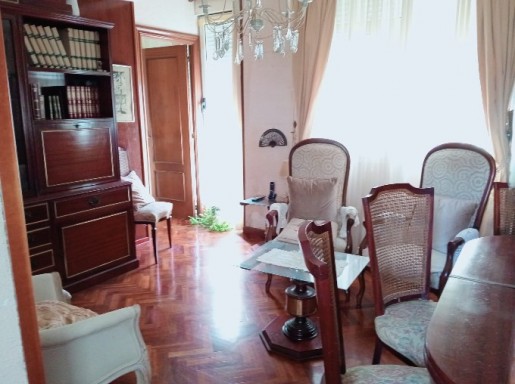 VIVIENDA EN EL CENTRO .