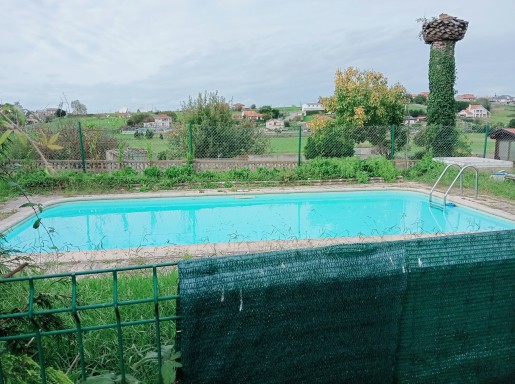 bajo con terraza y piscina